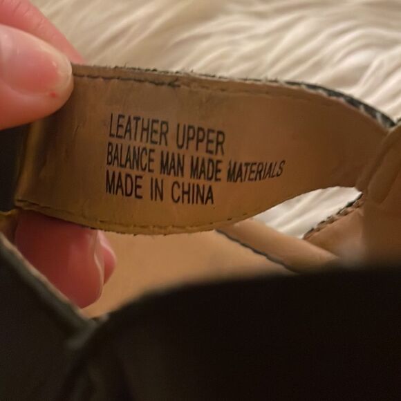 b.o.c. Born Concept Black Wedge T-strap Sandals - Picture 4 of 7